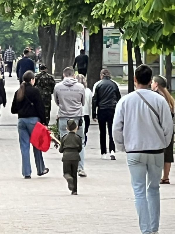 Тираспольчане идут в сторону театра