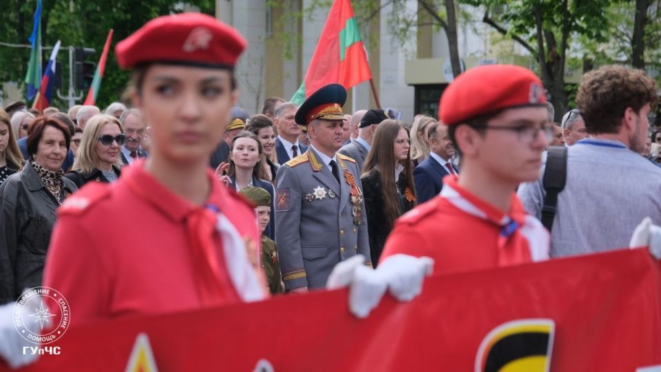 Руководство МВД ПМР и личный состав Главного управления по чрезвычайным ситуациям приняли участие в торжественных мероприятиях, посвящённых 81-й годовщине Великой Победы Руководство МВД ПМР и личный состав Главного управления по чрезвычайным ситуациям приняли участие в торжественных мероприятиях, посвящённых 81-й годовщине Великой Победы