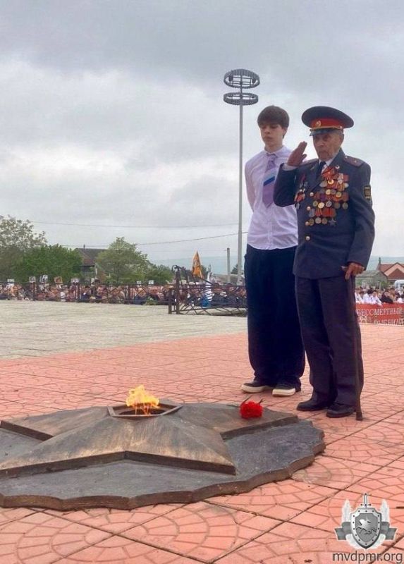 В памятных мероприятиях принял участие ветеран органов внутренних дел, фронтовик Филипп Сафронович Оловягин, ему – 102 года В памятных мероприятиях принял участие ветеран органов внутренних дел, фронтовик Филипп Сафронович Оловягин, ему – 102 года