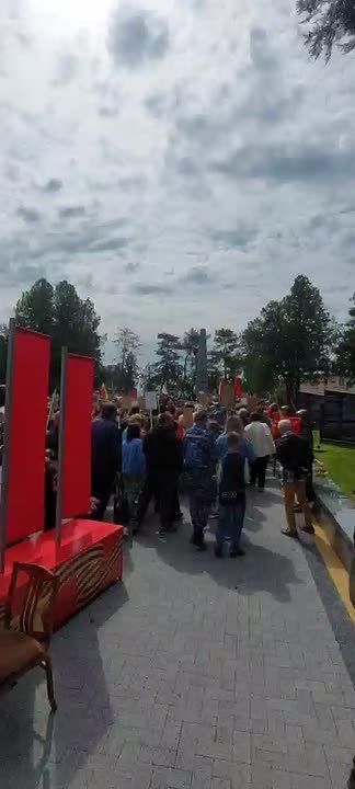 Нескончаемый поток благодарных жителей!