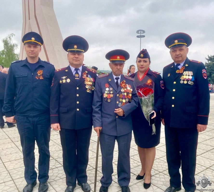 В памятных мероприятиях принял участие ветеран органов внутренних дел, фронтовик Филипп Сафронович Оловягин, ему – 102 года В памятных мероприятиях принял участие ветеран органов внутренних дел, фронтовик Филипп Сафронович Оловягин, ему – 102 года