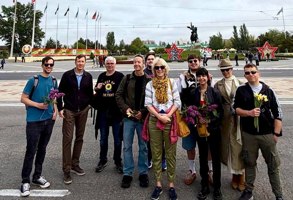 На площади встретили группу туристов