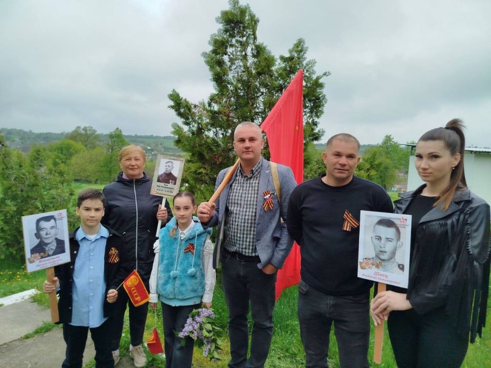 День Победы и семейная память в селе Красненькое (Рыбницкий район) День Победы и семейная память в селе Красненькое (Рыбницкий район)