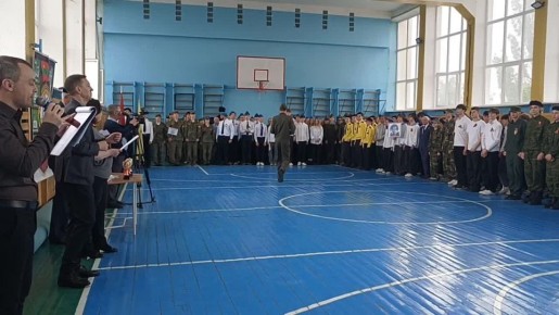 Грамоты вручили победителям отдельных этапов — лучшим командирам, стрелкам, а также командам за строевую подготовку и другие испытания