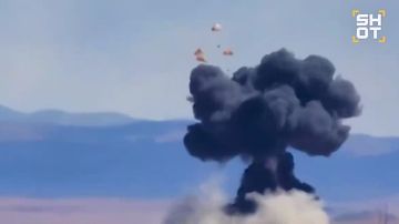 Два истребителя ВМС США столкнулись в воздухе и рухнули на землю во время авиашоу в США