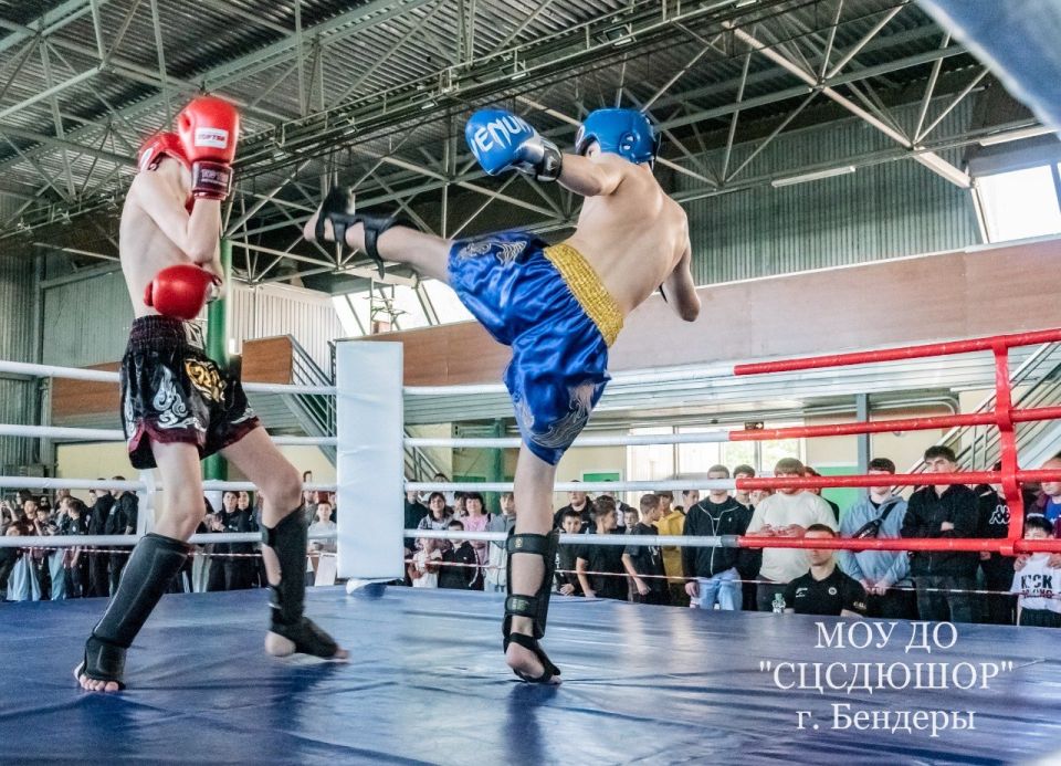 Около 250 спортсменов собрались в физкультурно-оздоровительном комплексе «Северный» МОУ ДО «СЦСДЮШОР» г. Бендеры для участия в Международном турнире по кикбоксингу, посвящённом Международному дню защиты детей Около 250 спортсменов собрались в физкультурно-оздоровительном комплексе «Северный» МОУ ДО «СЦСДЮШОР» г. Бендеры для участия в Международном турнире по кикбоксингу, посвящённом Международному дню защиты детей