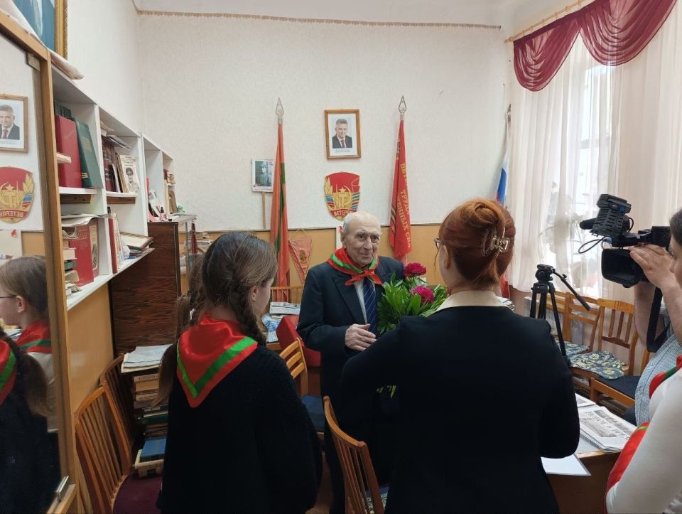 В День пионерии в Бендерах состоялась встреча разных поколений В День пионерии в Бендерах состоялась встреча разных поколений