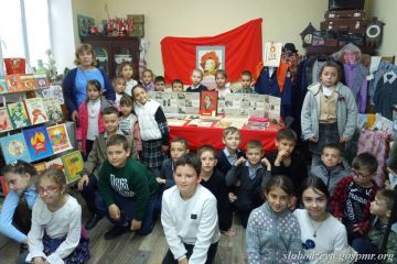 Музей истории села Парканы совместно с библиотекой организовали экспозицию ко Дню пионерии «Страна Пионерия»