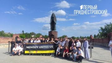 На Мемориале жертвам фашизма в Дубоссарах школьникам из Молдовы рассказали настоящую историю Холокоста