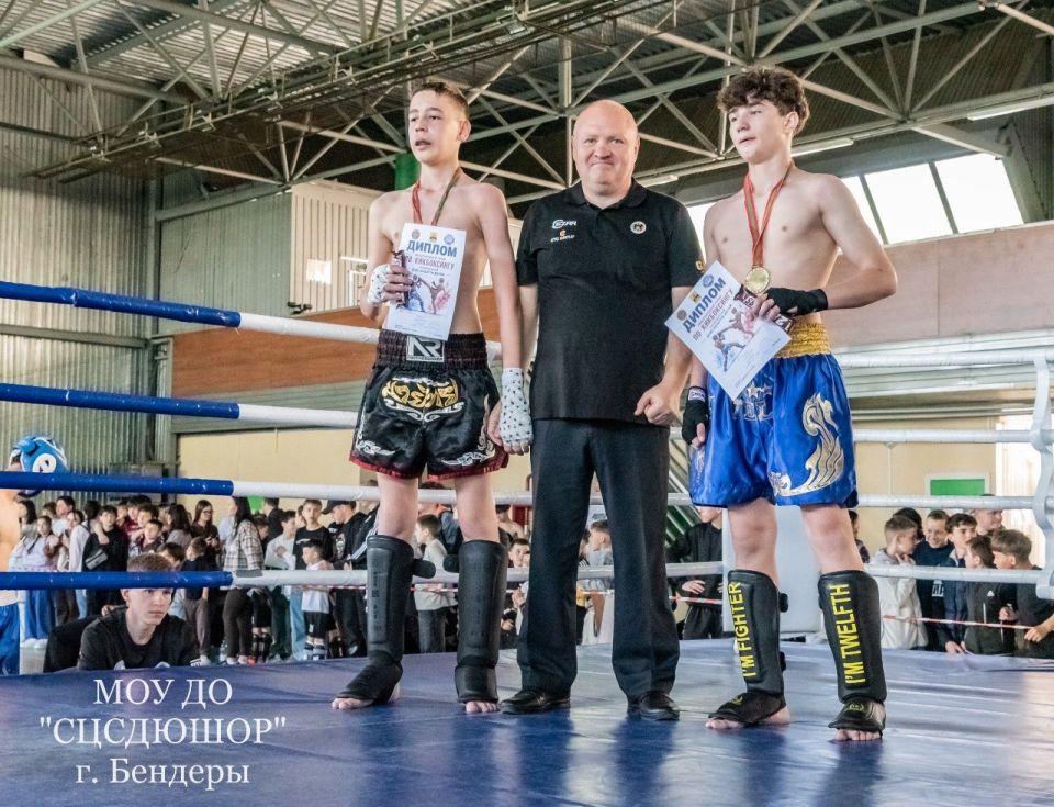 Около 250 спортсменов собрались в физкультурно-оздоровительном комплексе «Северный» МОУ ДО «СЦСДЮШОР» г. Бендеры для участия в Международном турнире по кикбоксингу, посвящённом Международному дню защиты детей Около 250 спортсменов собрались в физкультурно-оздоровительном комплексе «Северный» МОУ ДО «СЦСДЮШОР» г. Бендеры для участия в Международном турнире по кикбоксингу, посвящённом Международному дню защиты детей