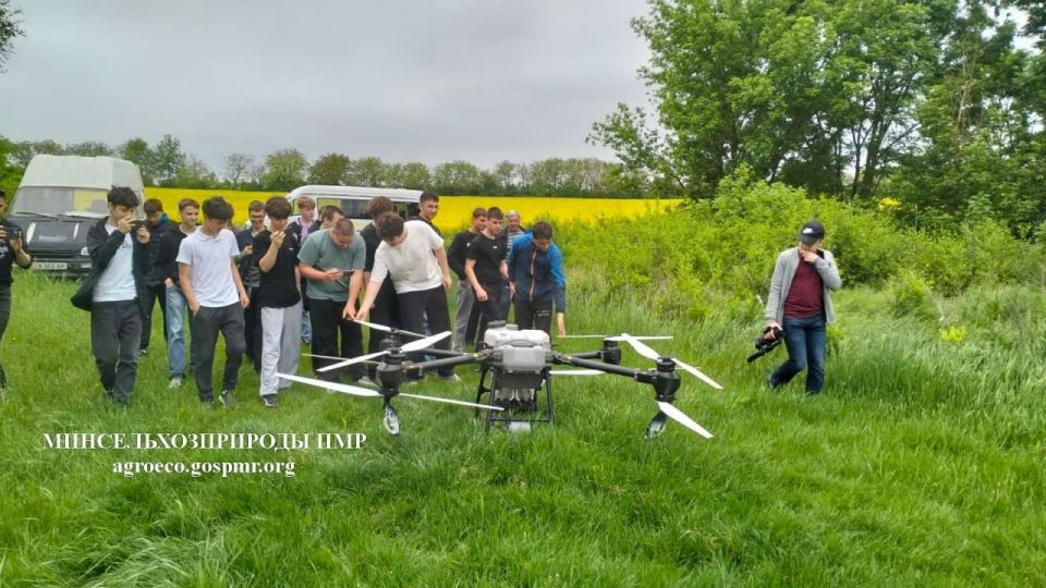 В Каменском районе школьникам показали сельское хозяйство будущего В Каменском районе школьникам показали сельское хозяйство будущего