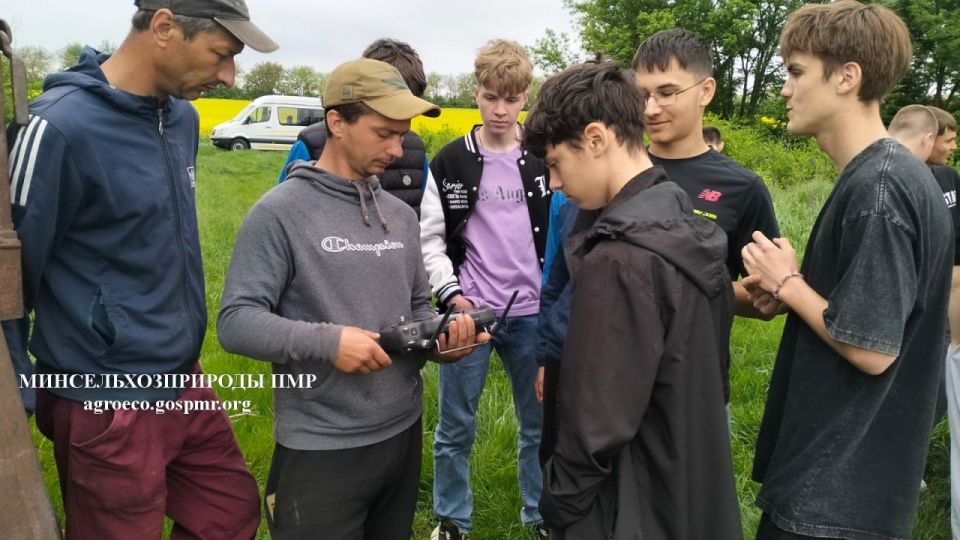 В Каменском районе школьникам показали сельское хозяйство будущего В Каменском районе школьникам показали сельское хозяйство будущего