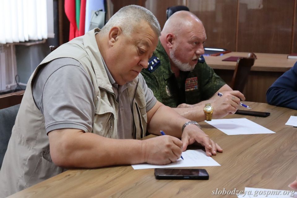 Василий Тищенко обсудил с общественниками представление к госнаградам ко Дню Республики Василий Тищенко обсудил с общественниками представление к госнаградам ко Дню Республики