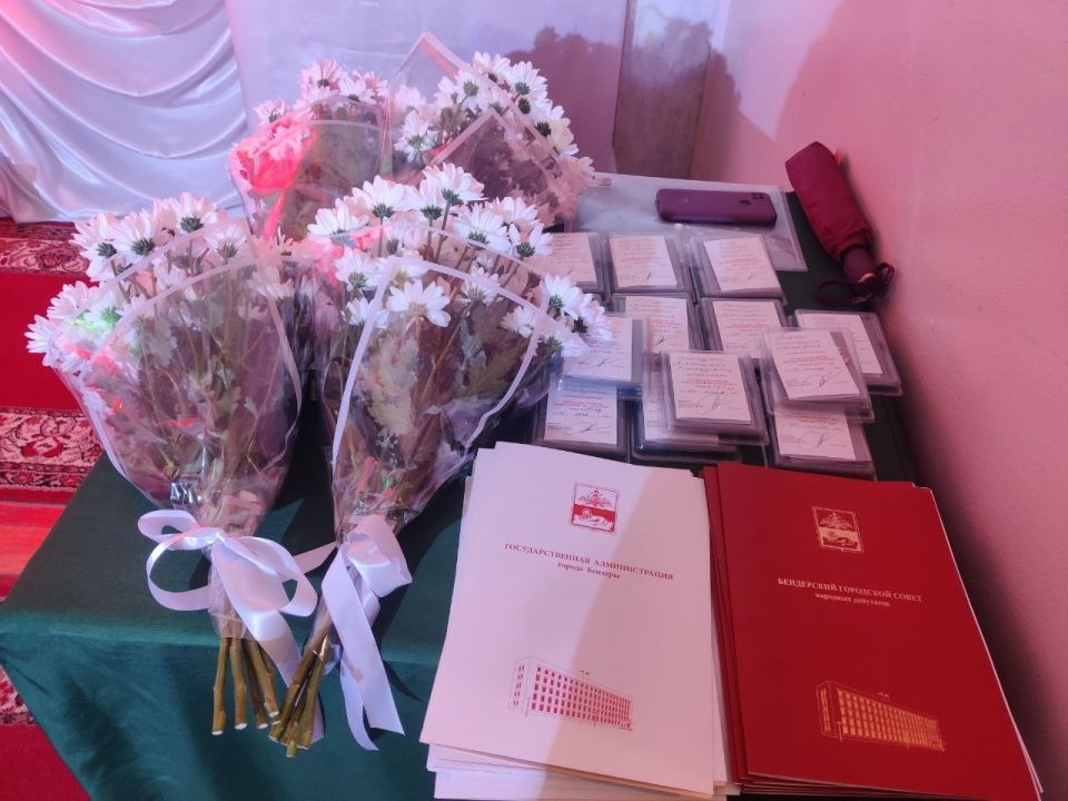 Председатель Бендерского городского Совета народных депутатов Пётр Зосимчук в своём выступлении отметил важность эффективной финансовой стратегии, грамотного планирования и распределения ресурсов: Председатель Бендерского городского Совета народных депутатов Пётр Зосимчук в своём выступлении отметил важность эффективной финансовой стратегии, грамотного планирования и распределения ресурсов: