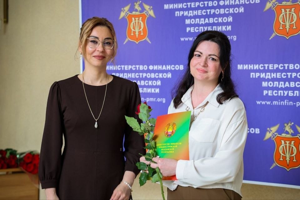 В Министерстве финансов ПМР прошло торжественное собрание ко Дню работников финансовой системы и 35-летию финансовой системы республики В Министерстве финансов ПМР прошло торжественное собрание ко Дню работников финансовой системы и 35-летию финансовой системы республики