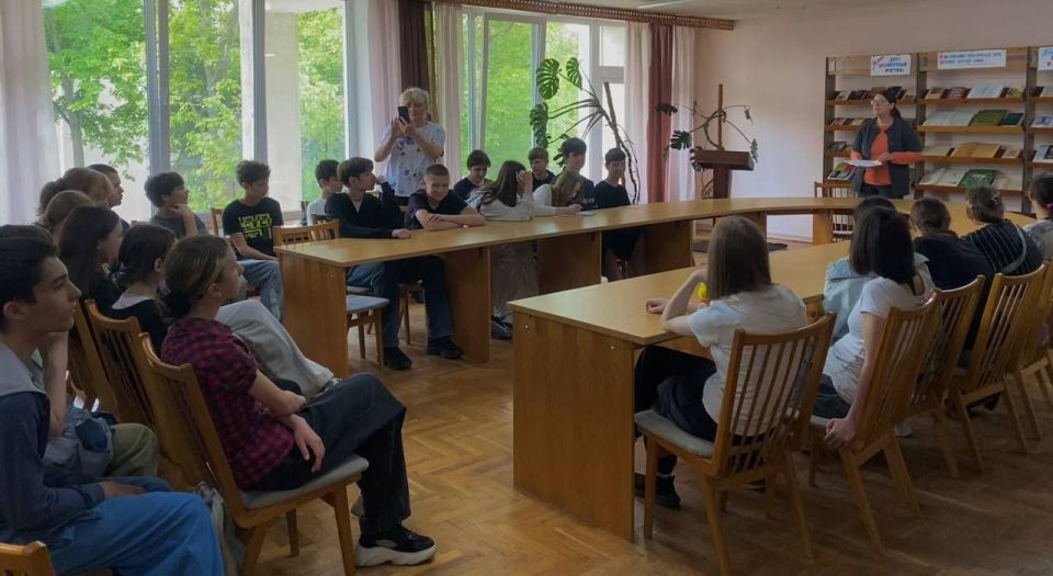 В Бендерской городской библиотеке для учащихся 3-й гимназии прошло познавательное мероприятие, приуроченное ко Дню славянской письменности и культуры