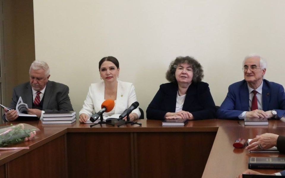 Новая страница нашей летописи: в Тирасполе презентовали продолжение «Истории Приднестровья» Новая страница нашей летописи: в Тирасполе презентовали продолжение «Истории Приднестровья»