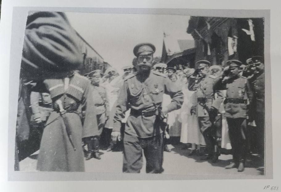Николай II на вокзале в Бендерах, май 1916 года