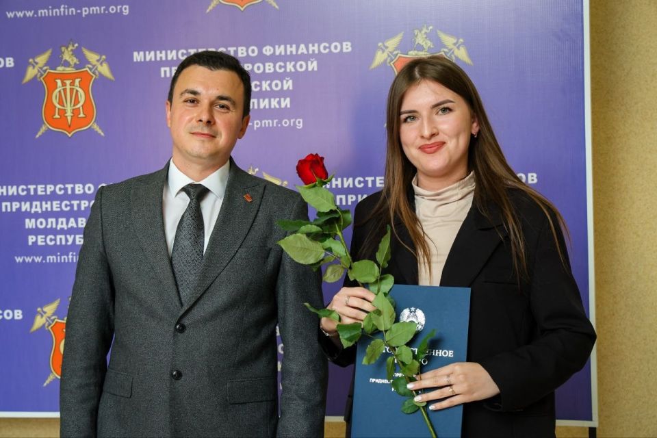 В Министерстве финансов ПМР прошло торжественное собрание ко Дню работников финансовой системы и 35-летию финансовой системы республики В Министерстве финансов ПМР прошло торжественное собрание ко Дню работников финансовой системы и 35-летию финансовой системы республики