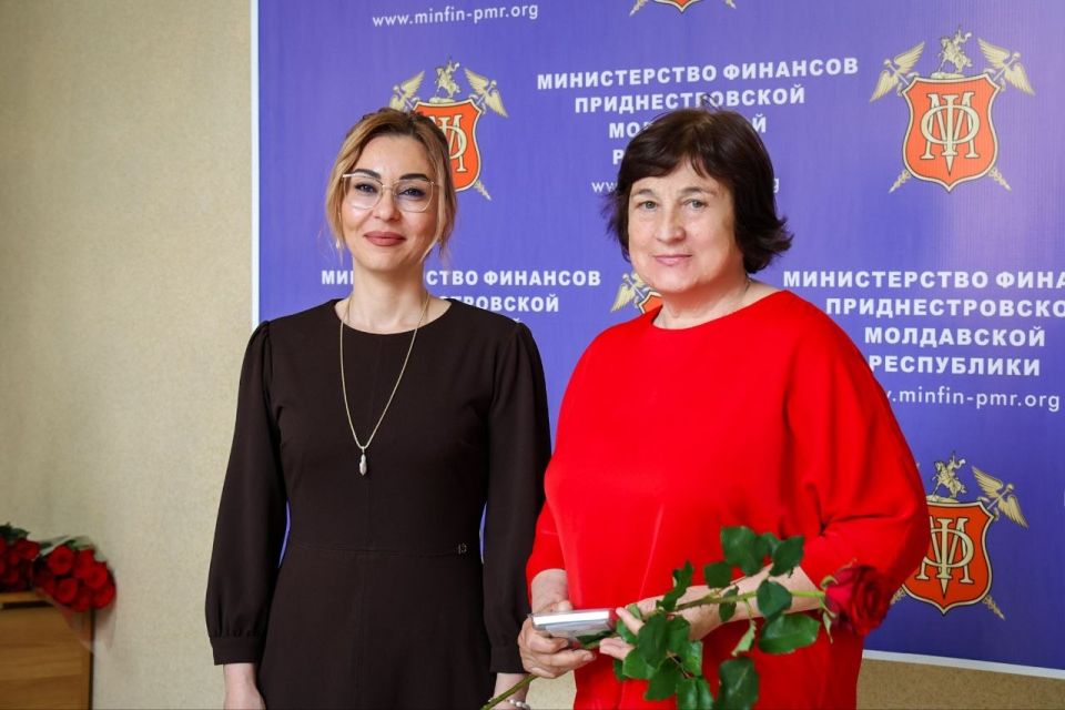 В Министерстве финансов ПМР прошло торжественное собрание ко Дню работников финансовой системы и 35-летию финансовой системы республики В Министерстве финансов ПМР прошло торжественное собрание ко Дню работников финансовой системы и 35-летию финансовой системы республики