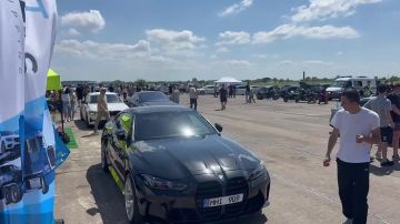 Вот такая суета на аэродроме