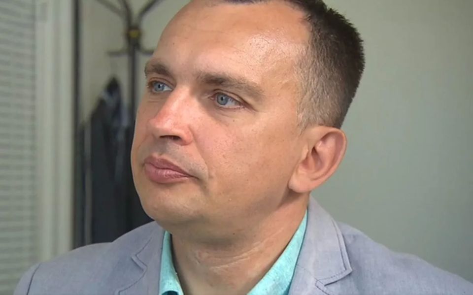 Молдавия, отказавшись от собственного языка и приняв чужую, румынскую, идентичность, находится в шаге от потери государственности, пишет журналист ИС "Вести" Дмитрий Кайстро в своей авторской колонке