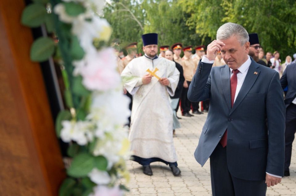 Президент ПМР Вадим Красносельский принял участие в мероприятиях, приуроченных к 110-летию визита императора Николая II с семьей в Бендеры Президент ПМР Вадим Красносельский принял участие в мероприятиях, приуроченных к 110-летию визита императора Николая II с семьей в Бендеры