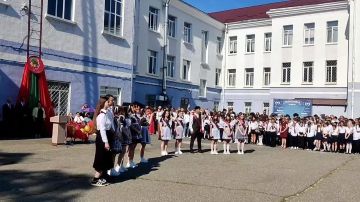 И, конечно, все внимание на выпускников! Трогательные моменты праздника!