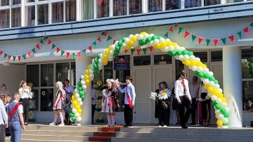 Сегодня Последний звонок прозвенел и в школе №16 — день, наполненный улыбками, волнением и яркими эмоциями