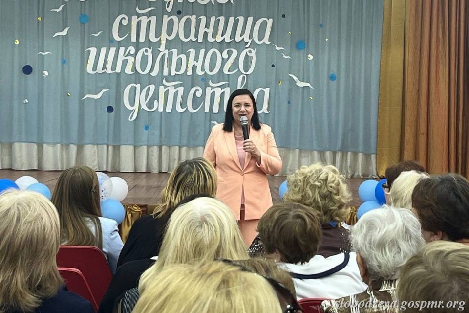 После торжественной линейки для школьников прошли классные часы После торжественной линейки для школьников прошли классные часы