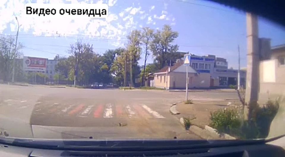 Не предупредил о повороте. В Тирасполе 25 мая, двигаясь по улице Карла Либкнехта, очевидец заснял правонарушение