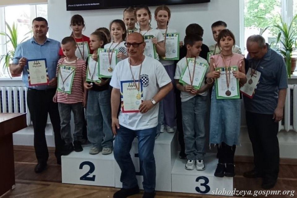 Юные шашисты Слободзейского района стали серебряными призёрами чемпионата Молдовы