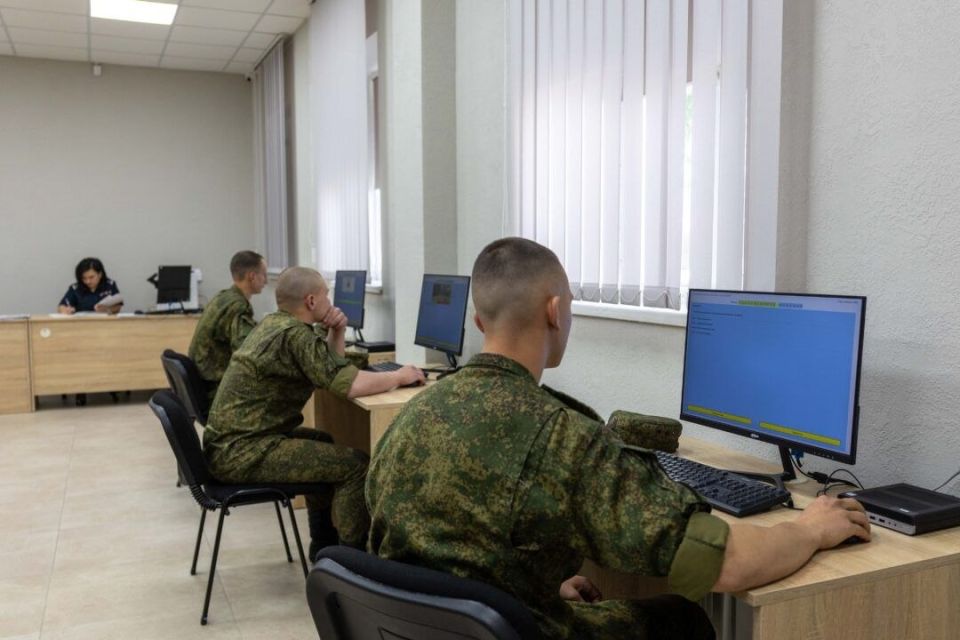 ВОДИТЕЛИ СДАЛИ ГОСЭКЗАМЕН НА ПРАВО УПРАВЛЕНИЯ ГРУЗОВЫМИ АВТОМОБИЛЯМИ ВОДИТЕЛИ СДАЛИ ГОСЭКЗАМЕН НА ПРАВО УПРАВЛЕНИЯ ГРУЗОВЫМИ АВТОМОБИЛЯМИ