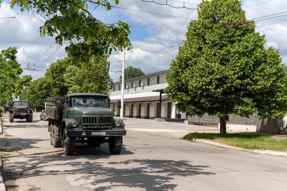ВОДИТЕЛИ СДАЛИ ГОСЭКЗАМЕН НА ПРАВО УПРАВЛЕНИЯ ГРУЗОВЫМИ АВТОМОБИЛЯМИ ВОДИТЕЛИ СДАЛИ ГОСЭКЗАМЕН НА ПРАВО УПРАВЛЕНИЯ ГРУЗОВЫМИ АВТОМОБИЛЯМИ