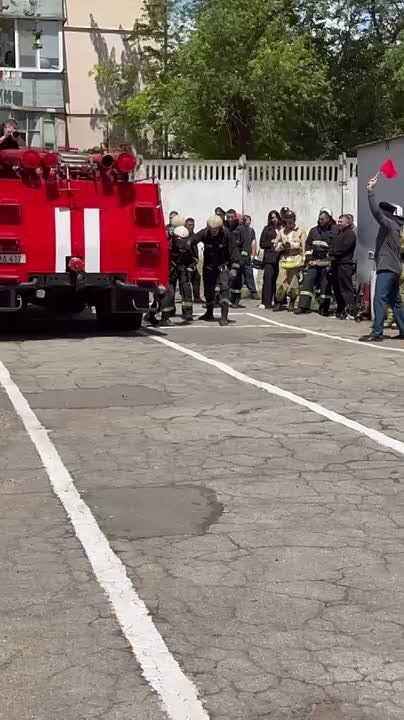 Приднестровский пожарный забрался по лестнице на третий этаж за 25 секунд