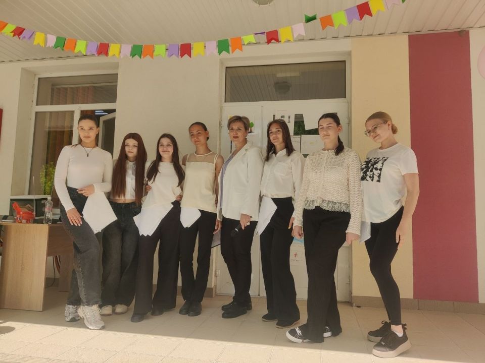 «Растем здоровыми!». В рамках «Недели сохранения здоровья детей» возле детской поликлиники №2 для маленьких жителей города и их родителей прошла интерактивная программа