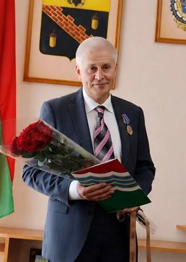 Государственной награды — ордена «Трудовая Слава» — удостоен директор ТСШ № 3 им. А.П. Чехова Александр Баранов Государственной награды — ордена «Трудовая Слава» — удостоен директор ТСШ № 3 им. А.П. Чехова Александр Баранов