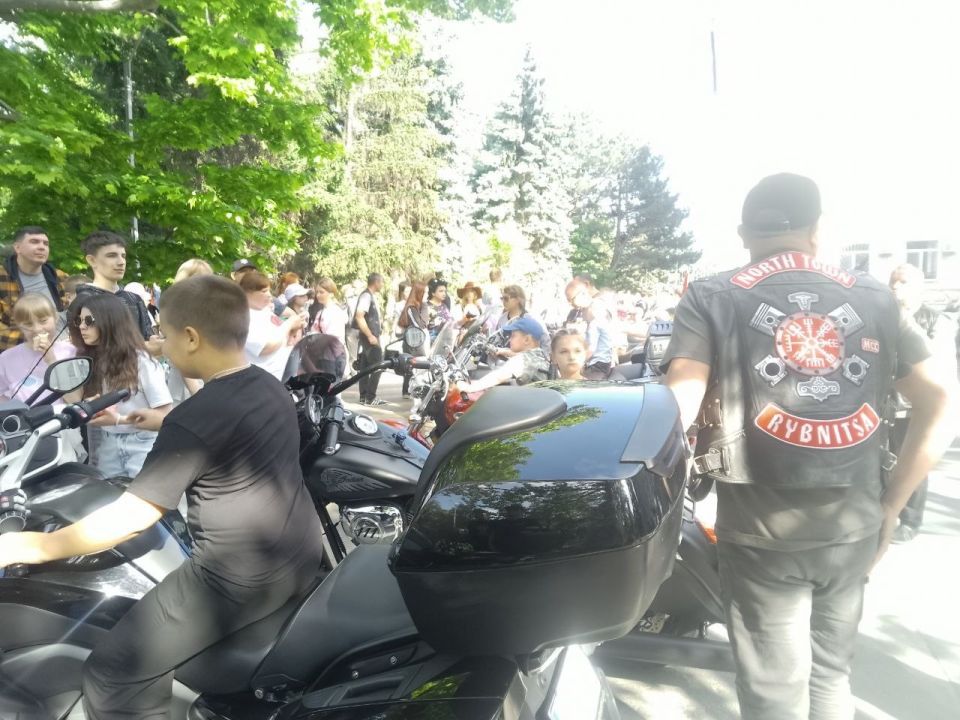 Фестиваль детства проходит в Рыбницком парке Фестиваль детства проходит в Рыбницком парке