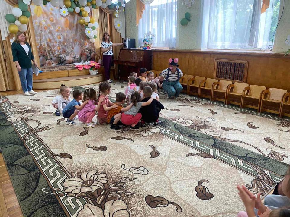 Детство — это праздник, улыбки и маленькие чудеса! Детство — это праздник, улыбки и маленькие чудеса!