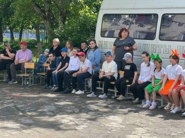 Песни о лете и детских мечтах сегодня звучали на площадках Рыбницкой коррекционной школы и детского сада № 4