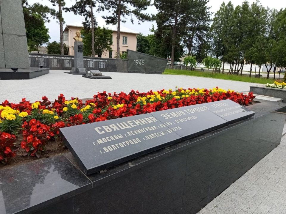 Мемориальный комплекс на Площади Героев проверила комиссия Общеприднестровского народного форума Мемориальный комплекс на Площади Героев проверила комиссия Общеприднестровского народного форума