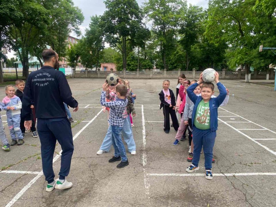 В средней школе №2 состоялось торжественное открытие летней пришкольной площадки «Ромашка» В средней школе №2 состоялось торжественное открытие летней пришкольной площадки «Ромашка»