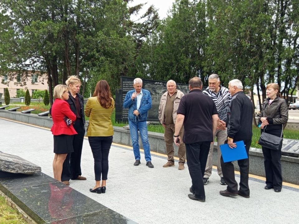 Мемориальный комплекс на Площади Героев проверила комиссия Общеприднестровского народного форума Мемориальный комплекс на Площади Героев проверила комиссия Общеприднестровского народного форума