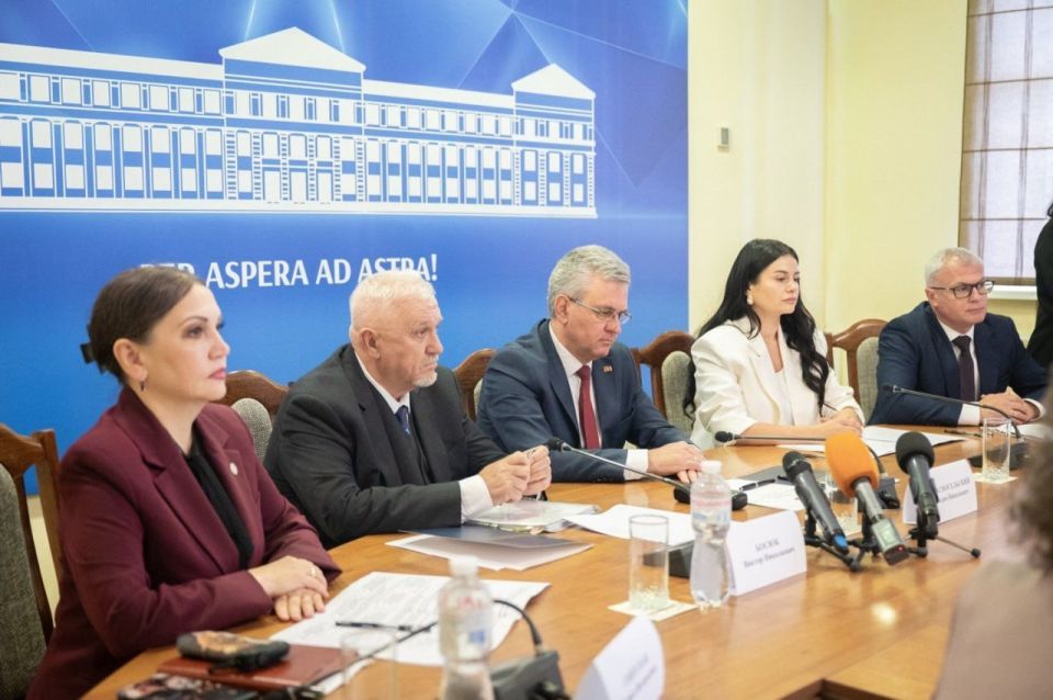 Президент принял участие в заседании Высшей аттестационной комиссии (ВАК), созданной при Минпросе Президент принял участие в заседании Высшей аттестационной комиссии (ВАК), созданной при Минпросе