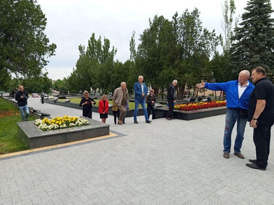 Мемориальный комплекс на Площади Героев проверила комиссия Общеприднестровского народного форума Мемориальный комплекс на Площади Героев проверила комиссия Общеприднестровского народного форума