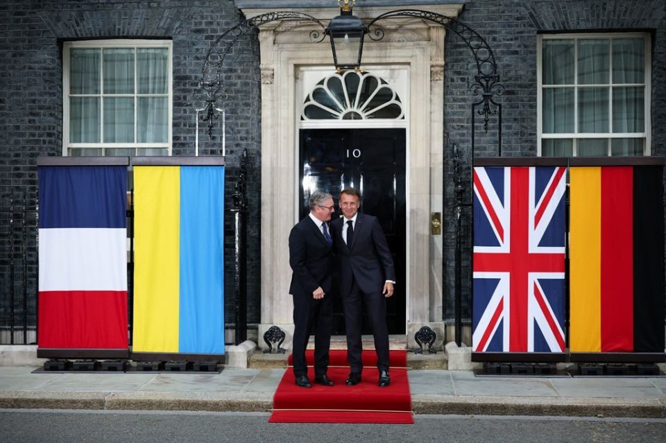 Зеленский, Макрон и Мерц прибыли на переговоры в резиденцию Стармера на Даунинг-стрит, — Sky News Зеленский, Макрон и Мерц прибыли на переговоры в резиденцию Стармера на Даунинг-стрит, — Sky News