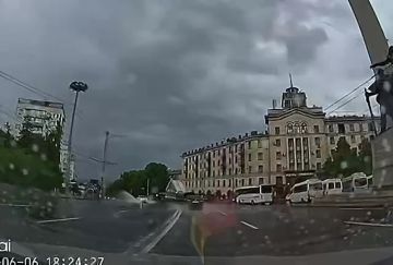 Момент аварии у гостиницы Националь в Кишиневе был зафиксирован видеорегистратором