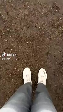 Сегодня весь день дождь.. Это вчерашнее видео из Бендер, Там так лило, что водители вычерпывали воду из машин