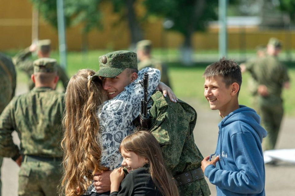 Новобранцы весеннего призыва приняли военную присягу Новобранцы весеннего призыва приняли военную присягу