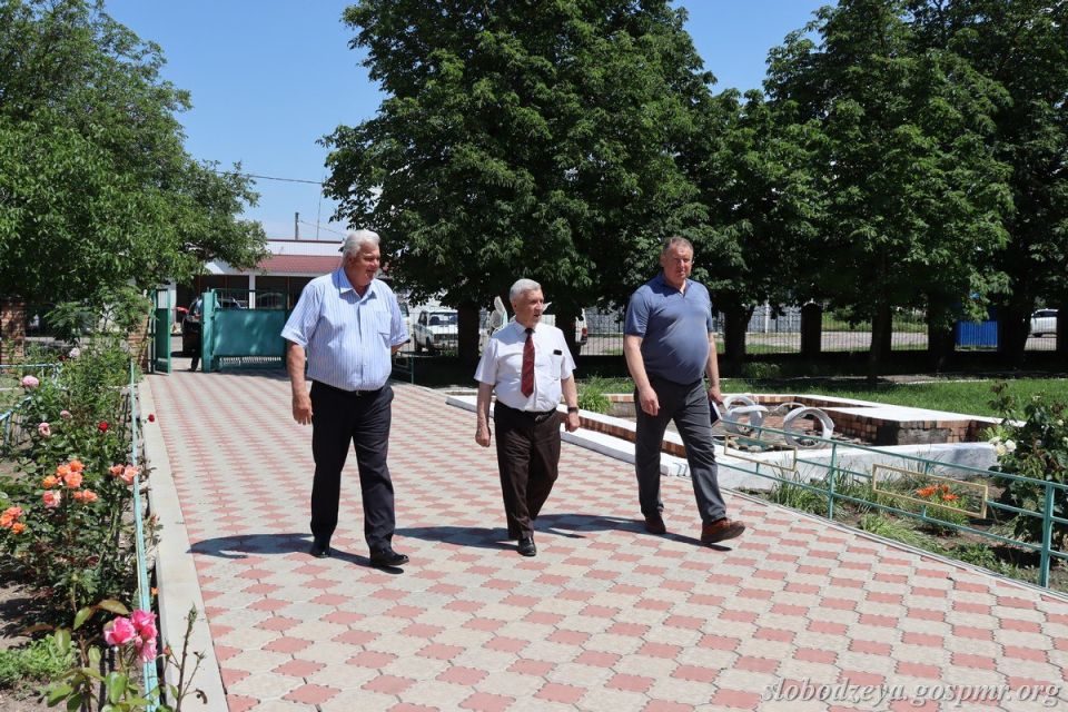 Ремонтные работы ведутся в слободзейской поликлинике и ЦРР «Романица» Ремонтные работы ведутся в слободзейской поликлинике и ЦРР «Романица»
